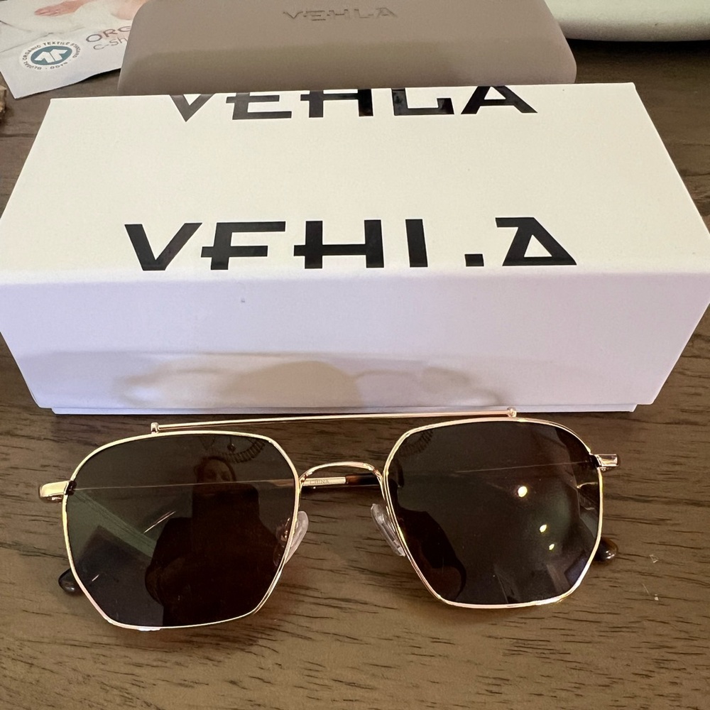 VEHLA Women's Gold Frame Sunglasses with Dark Lenses